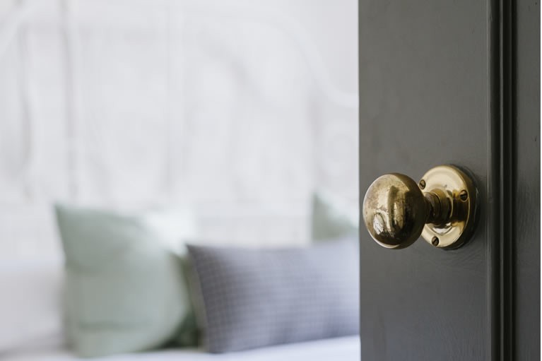 Cerrajero de Sevilla 24h - Cerrajero de Sevilla 24 h - Consejos para evitar la okupación de tu casa