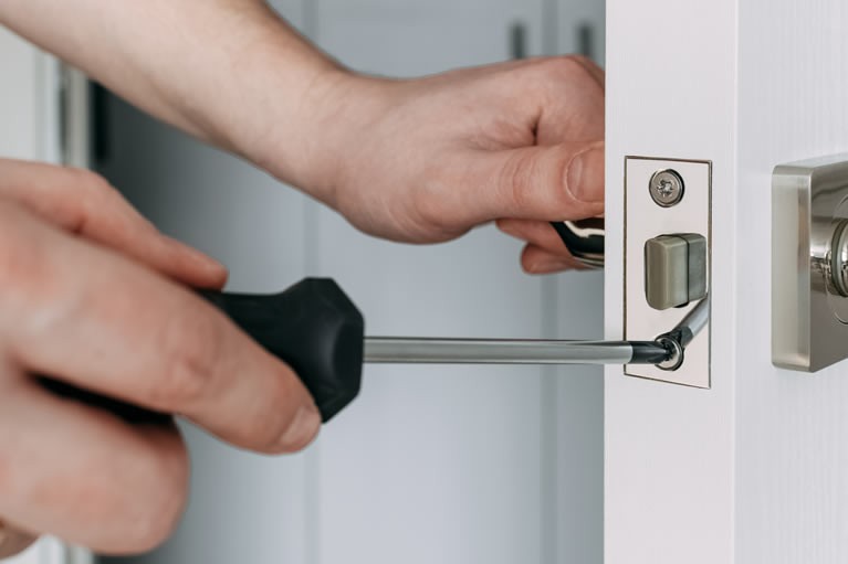 Cerrajero de Sevilla 24h -Cerrajero Sevilla 24h y sus consejos para prevenir el bumping